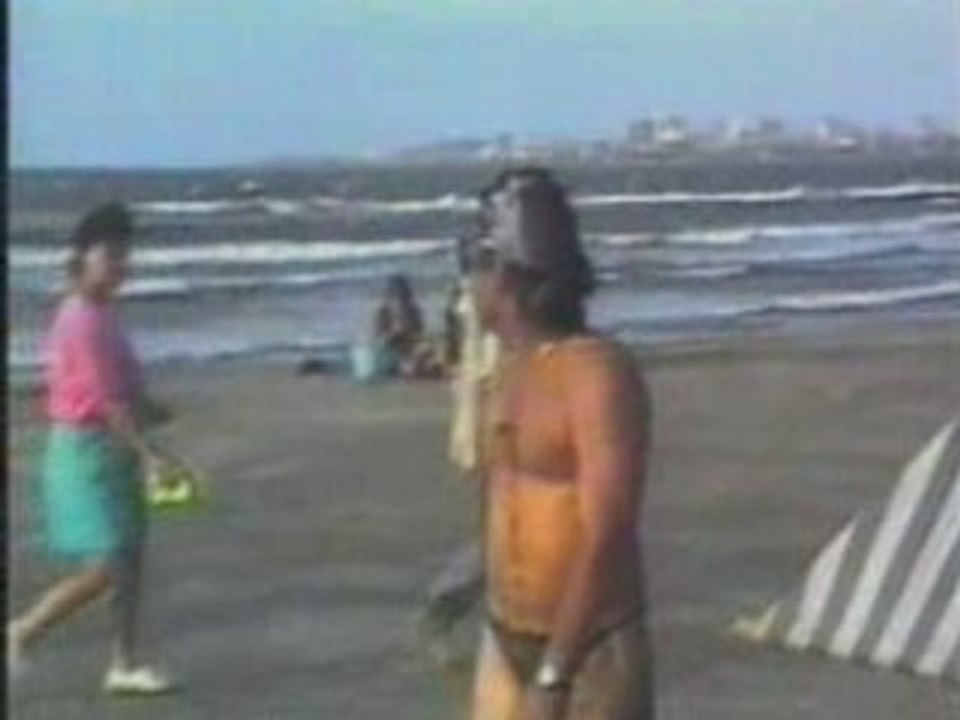 chute sur la plage