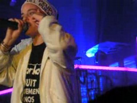 Keny Arkana -Clouée au sol (Trabendo 09/07)++