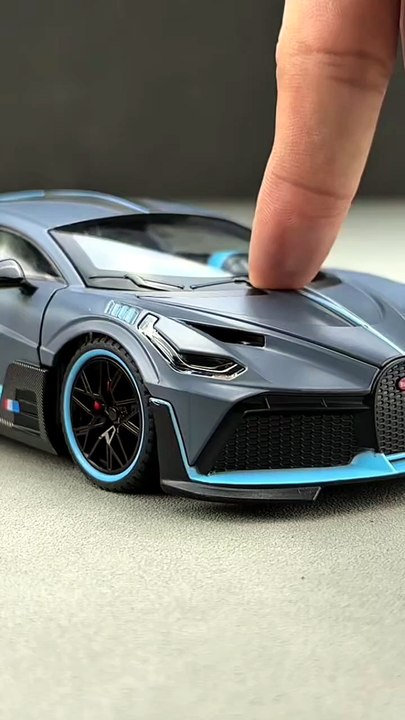 Full opening Bugatti DIVO is your fav? #diecastcollector #giftforhim #hypercar #bugattidivo