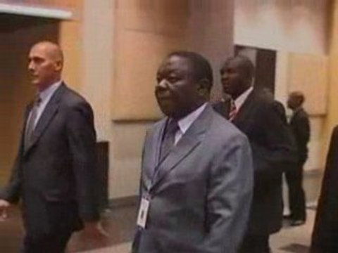 Pressure increases on Zimbabwe's President Robert Mugabe