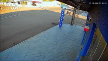 Palio avança cruzamento e provoca acidente em avenida de Marmeleiro