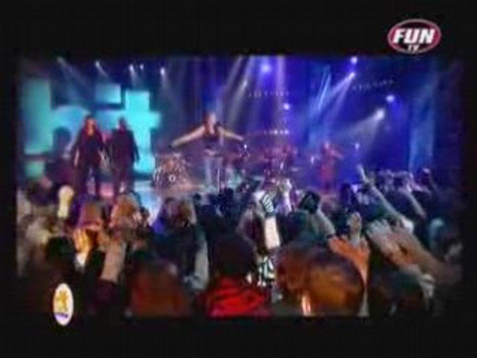 Vitaa  A fleur de toi  ( Live Hit Machine )