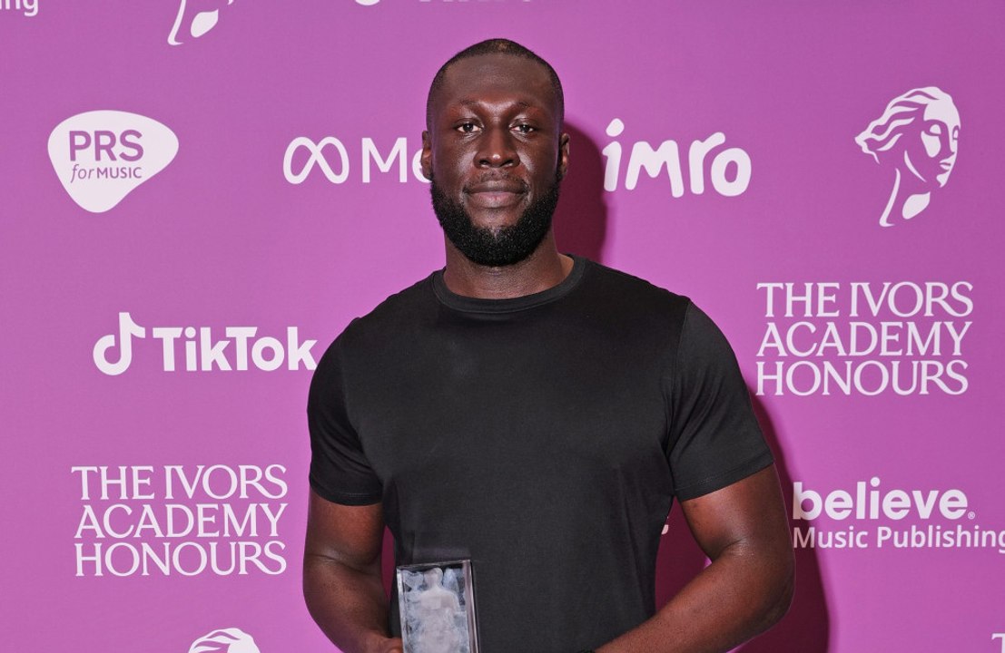 Stormzy, emily eavis und james blake von ivors academy geehrt