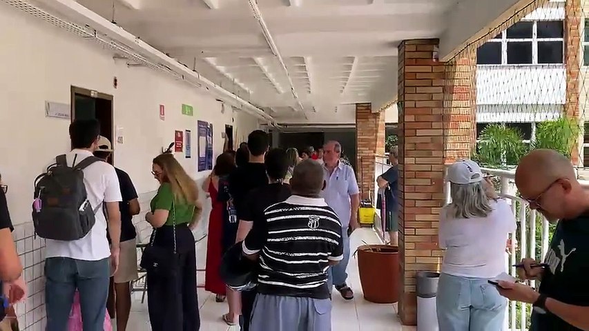 Movimentação também era intensa durante fotação no Colégio Christus Central, Aldeota