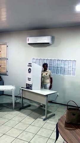 Candidata Vera Lúcia (Novo) vota em Fortaleza