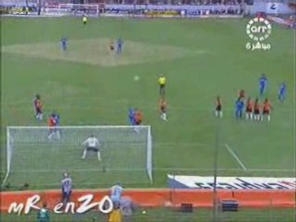Min [ 47 ] : Dangerous Ball From Juninho (Free Kick) and It
