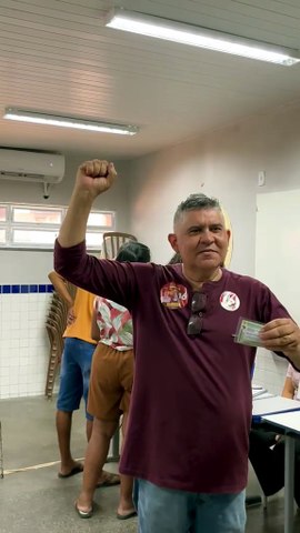 Candidato Zé Batista  vota em Fortaleza