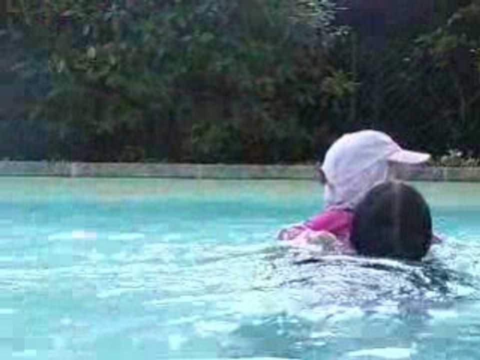 Dans la piscine