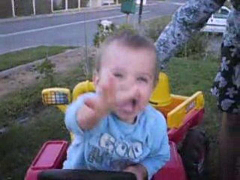 tony et théo sur le tracteur
