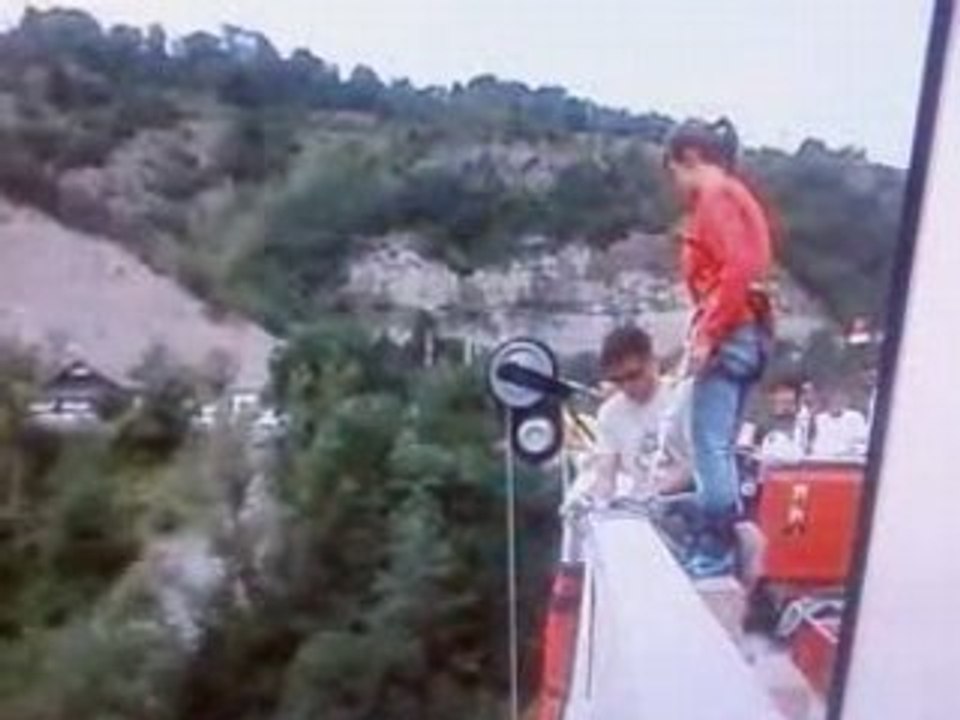 Saut a l'elastique paquit le 16/08/2008 au pont de ponsonnas