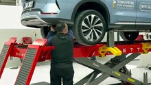 BYD Seal U DM-i undergoing precise chassis measurement with the Celette Naja 3D system.
