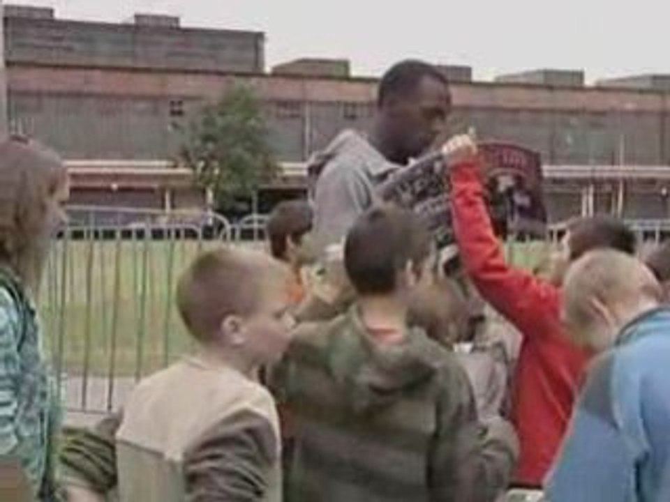 Bolt cruises to gold