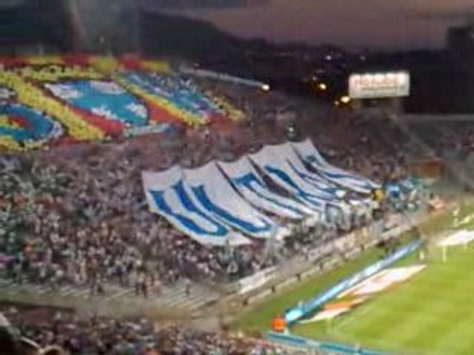 Om - Aja Entrée des joueurs et Tifo Virage