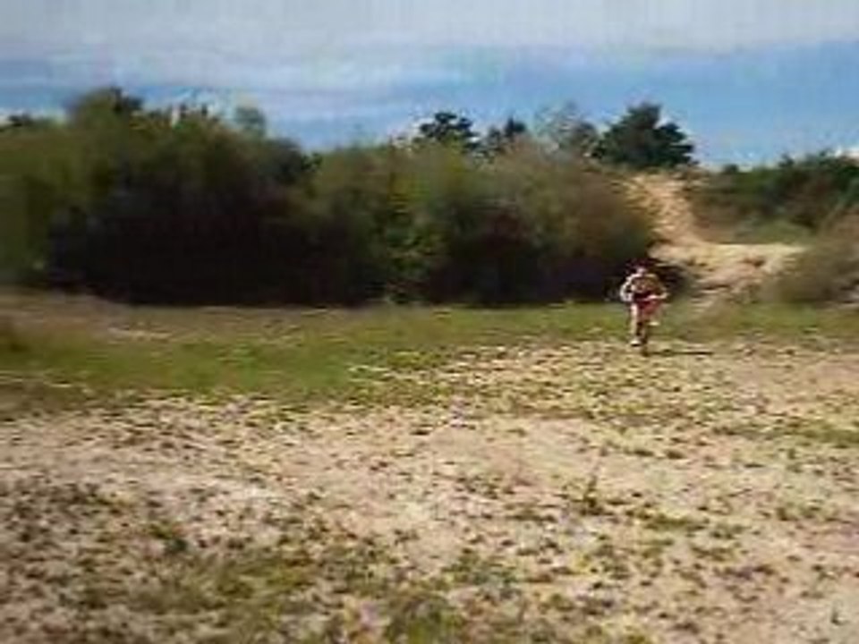 saut en vélo dans l'eau corentin