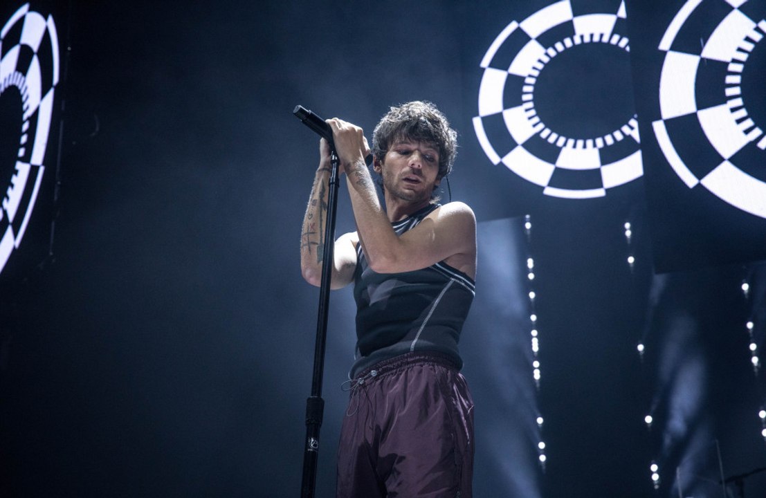 Louis tomlinson offen über 'stressige' seiten des vaterseins