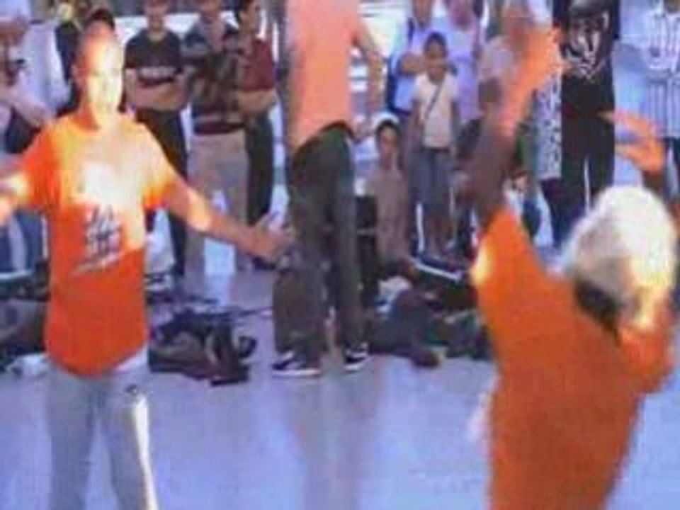 Joyeux Loufock street show au trocadéro