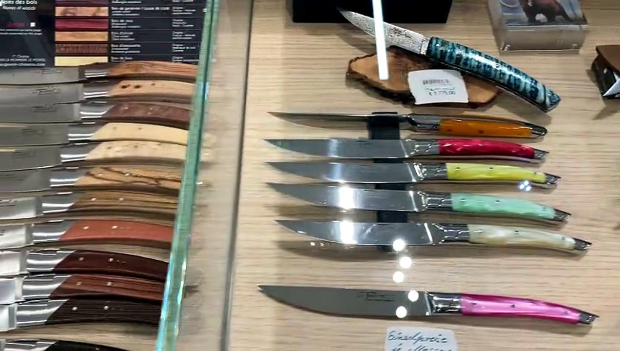 GOYON-CHAZEAU REGALVITRINEN IM KADEWE BERLIN GESCHENKIDEEN MIT FRANZÖSISCHEM FLAIR