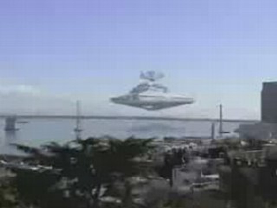 La force impériale envahit la terre