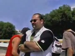 L'homme qui dit qui l'aime la mer