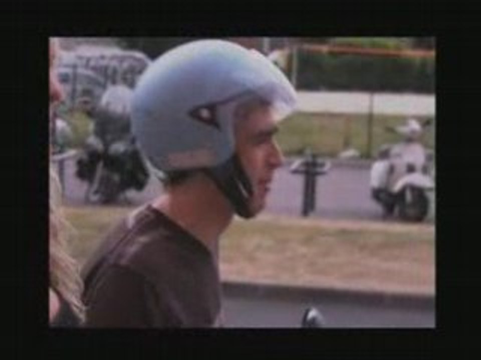 Courir après l'amour en scooter