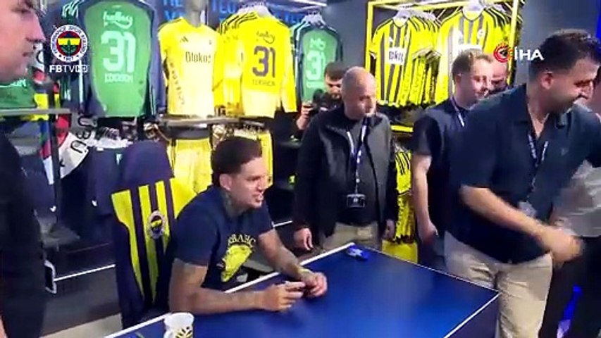 Ederson, imza gününde sarı-lacivertli taraftarla buluştu | Ajansspor | IHA