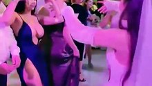 🔥💃 Une invitée fait sensation à un mariage à Istanbul 🇹🇷 | Danse et élégance !