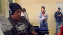 ¡El Tiempo se Acaba! Tugajr, Ada y Sebas Intentan Aprenderse la Canción de Inglés para Salir de la Universidad #viral #video #mexico #vlog #mexico #escuela