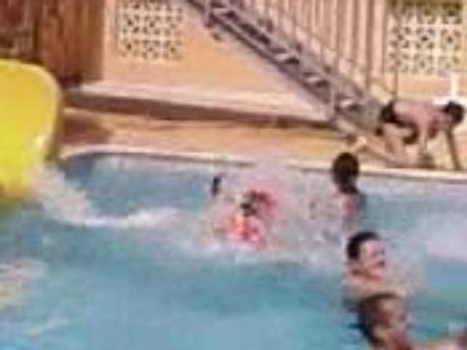 Tim toboggan piscine 17-08-08