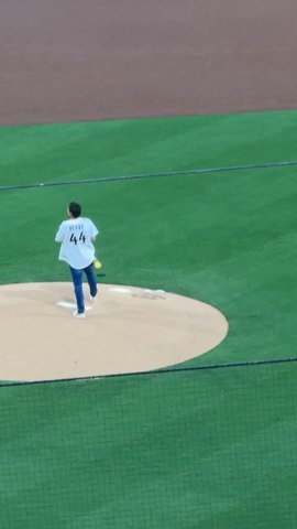 Jake Peavy throws first pitch as Padres face Brewers