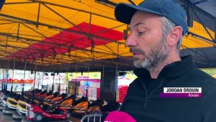 &Agrave; Firminy, les forains pr&eacute;parent leurs man&egrave;ges avant l&rsquo;ouverture de la Vogue des Noix