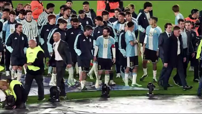 Messi dice adiós a Argentina con gol, doble asistencia y lágrimas