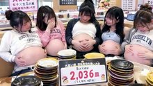 大食い部の女子大生5人が回転寿司で大食い大会をして食べ過ぎて大きくなったお腹を恥ずかしそうにさすっている