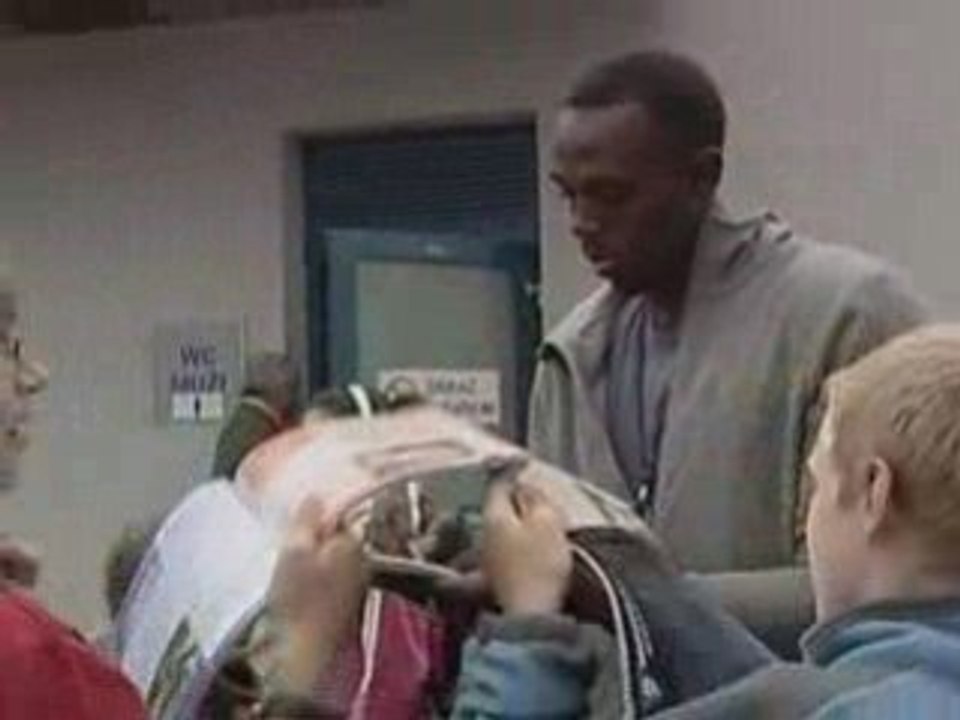Bolt completes sprint double