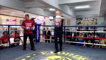 Мэнни Пакьяо проводит боксерскую тренировку в Маниле с президентом Польши