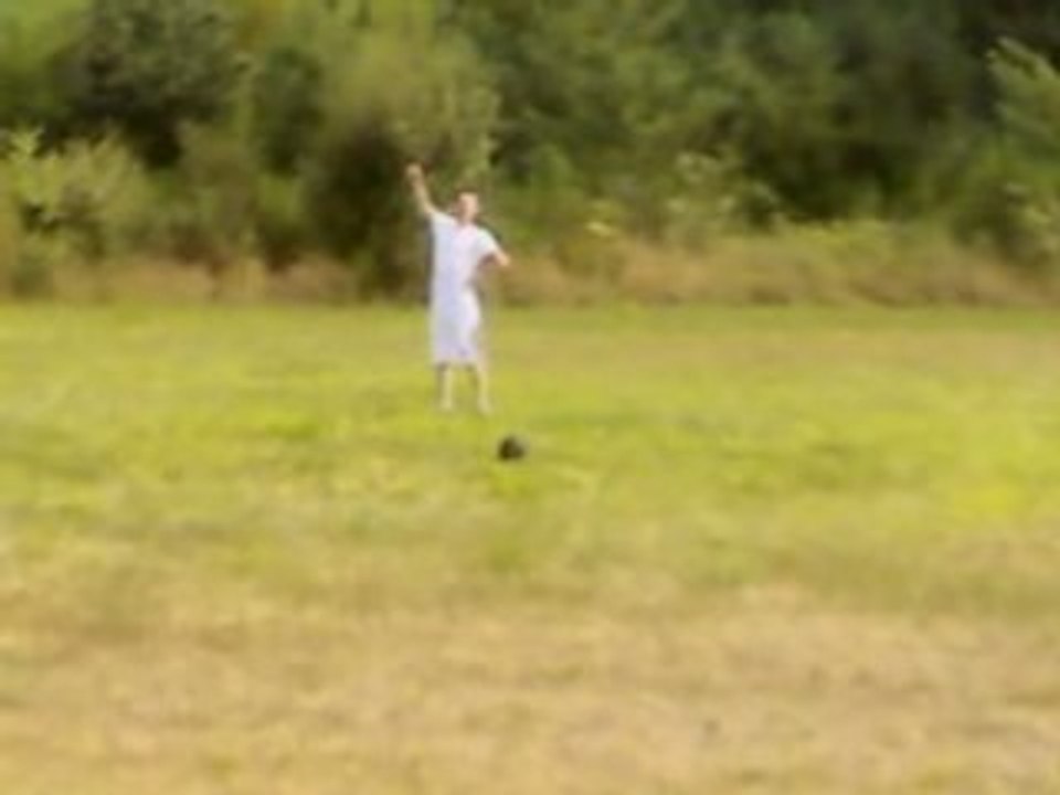 Cap08 foot sur aire d'autoroute