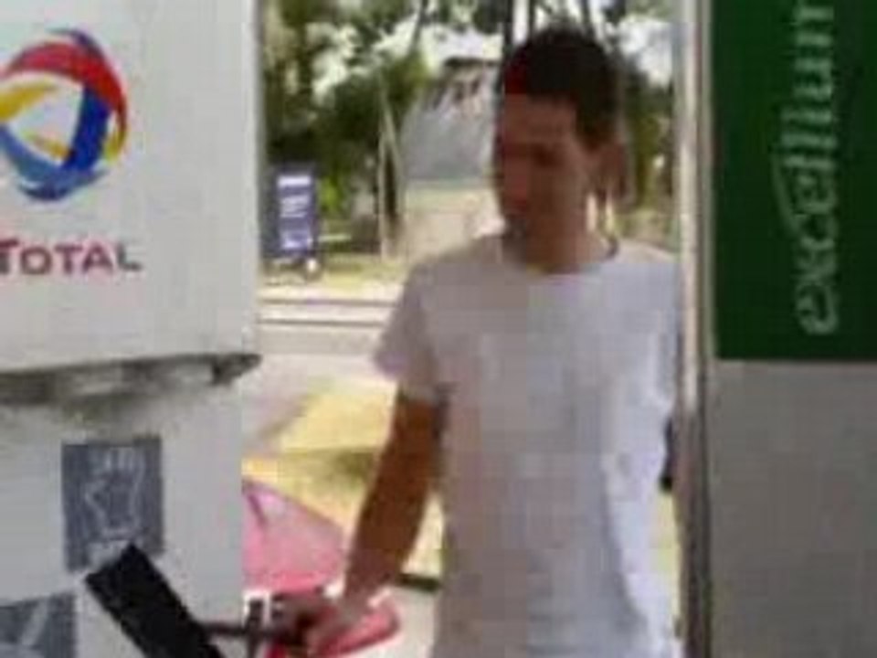 Cap08 zouglou dance a la station essence