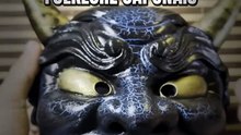 Oni Gawara bleu, crocs dorés et reliefs craquelés