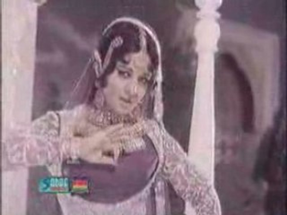 KaaTey na kaTe ratiyaa from old pakistani movie!