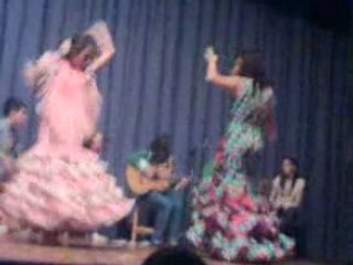 Cantando y bailando sevillanas