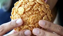 Pirya_biting_fried_ice_cream_ball