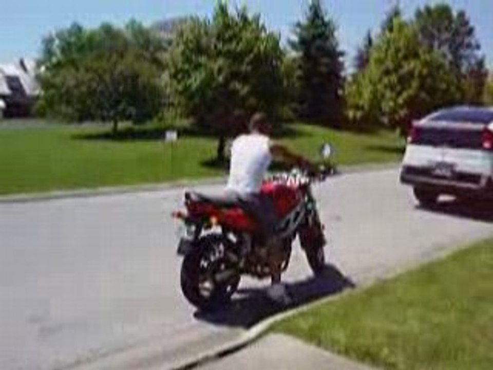 Regis sur une Suzuki 650sv