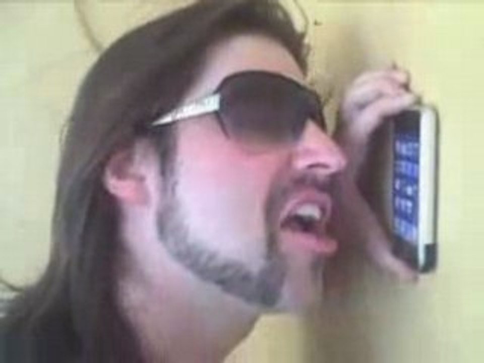 AVRIL LAVIGNE BOYFRIEND does review on Iphone 3G NEW 2008