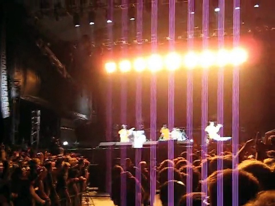 Rage Against The Machine - Bombtrack (Live Rock en Seine 08)