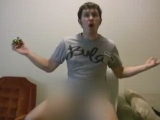 Guy Solves Rubik's Cube With Weiner