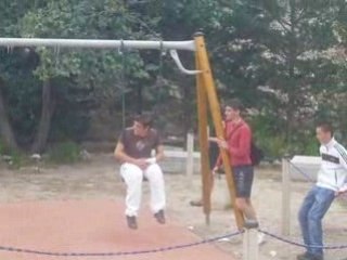 Nous au balancoires <3