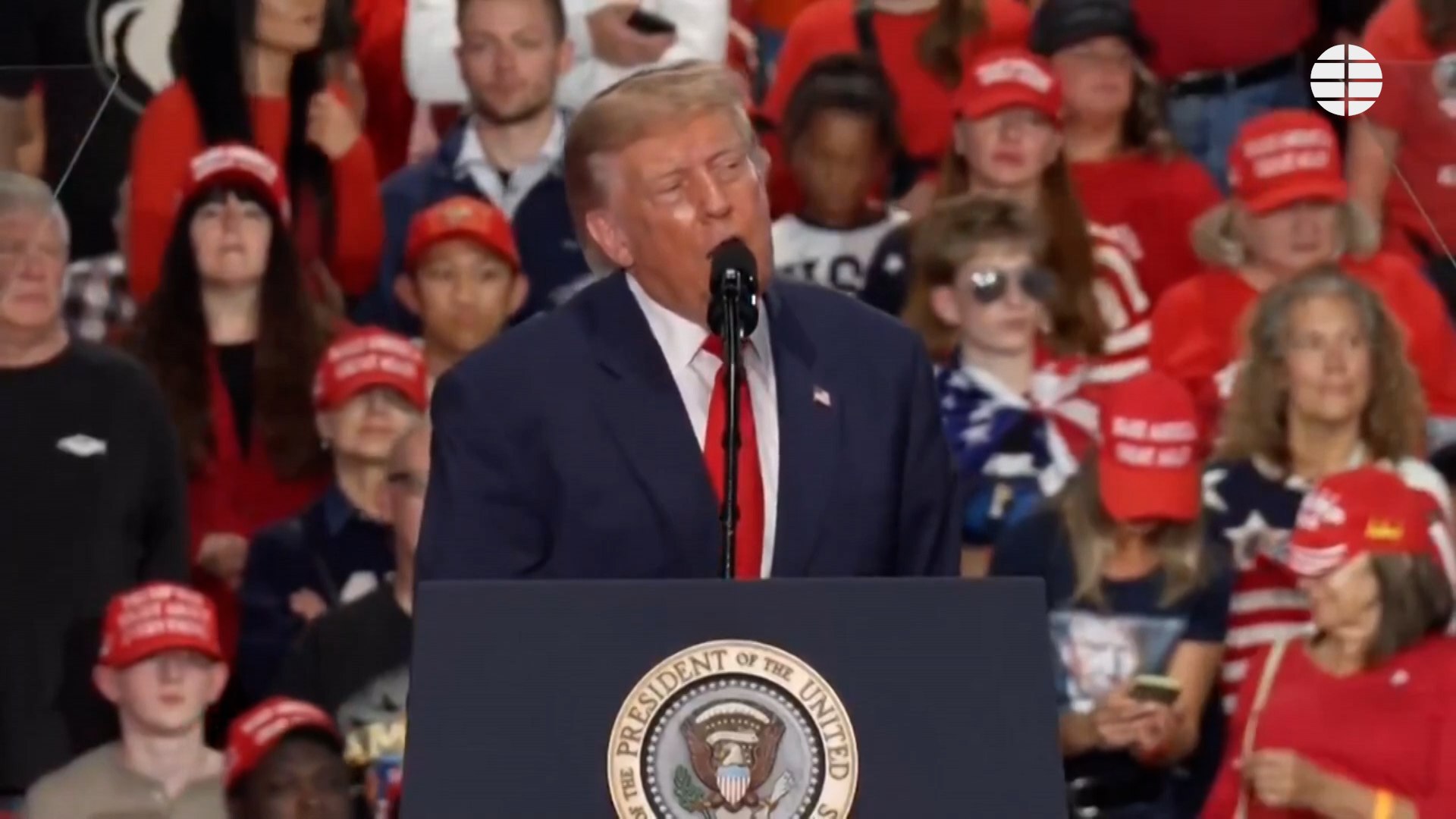 Trump llama "corrupto" al comité del Nobel de la Paz y dice que Pillay es una desconocida