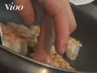 Langoustines justes saisies, mangue acidulée, girolles