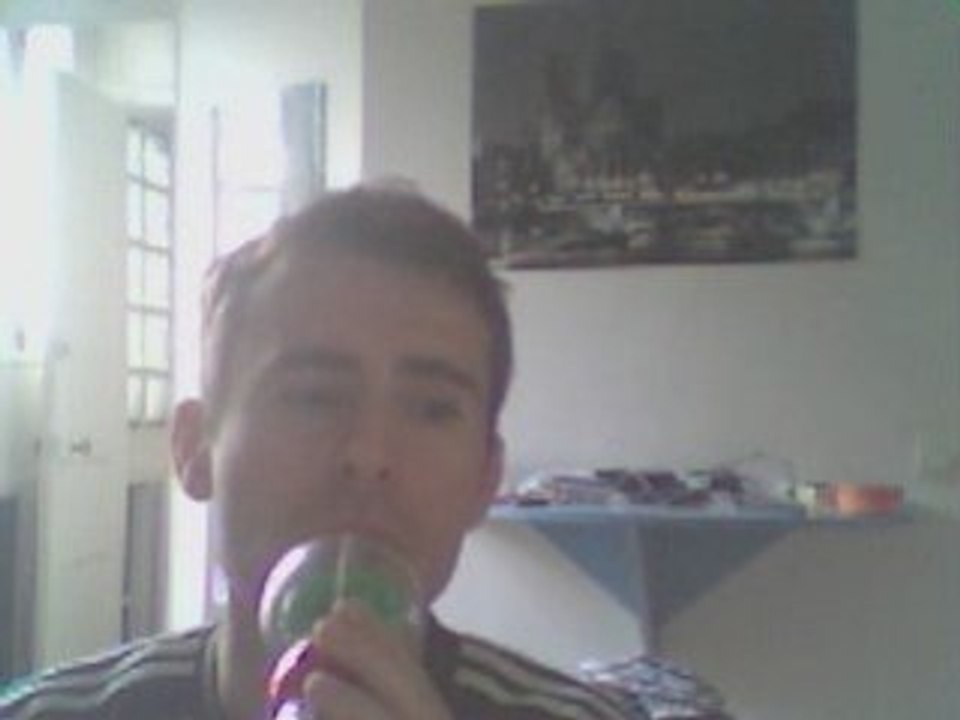 Wiwi égratigne "Fais moi une place"