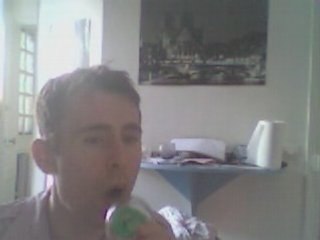 Wiwi égratigne "Singin' in the rain"