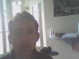 Wiwi égratigne "L'amour la première fois"